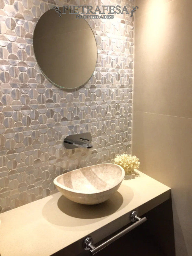 Casa ID.14953 - Casa en alquiler, 4 dormitorios, 3 baños, patio, cochera. Uso Comercial. Puerto Buceo. 