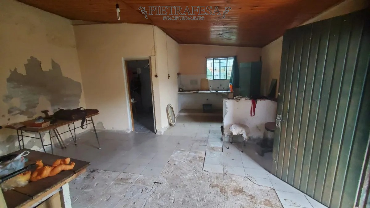 Casa ID.13842 - Oportunidad! 2 casas en venta con amplio terreno y galpón-Hipódromo