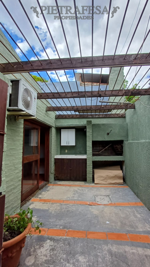 Casa ID.14646 - Casa en venta Con Renta, 3 dormitorios, 1 baño, patio con parrillero. Malvin. 