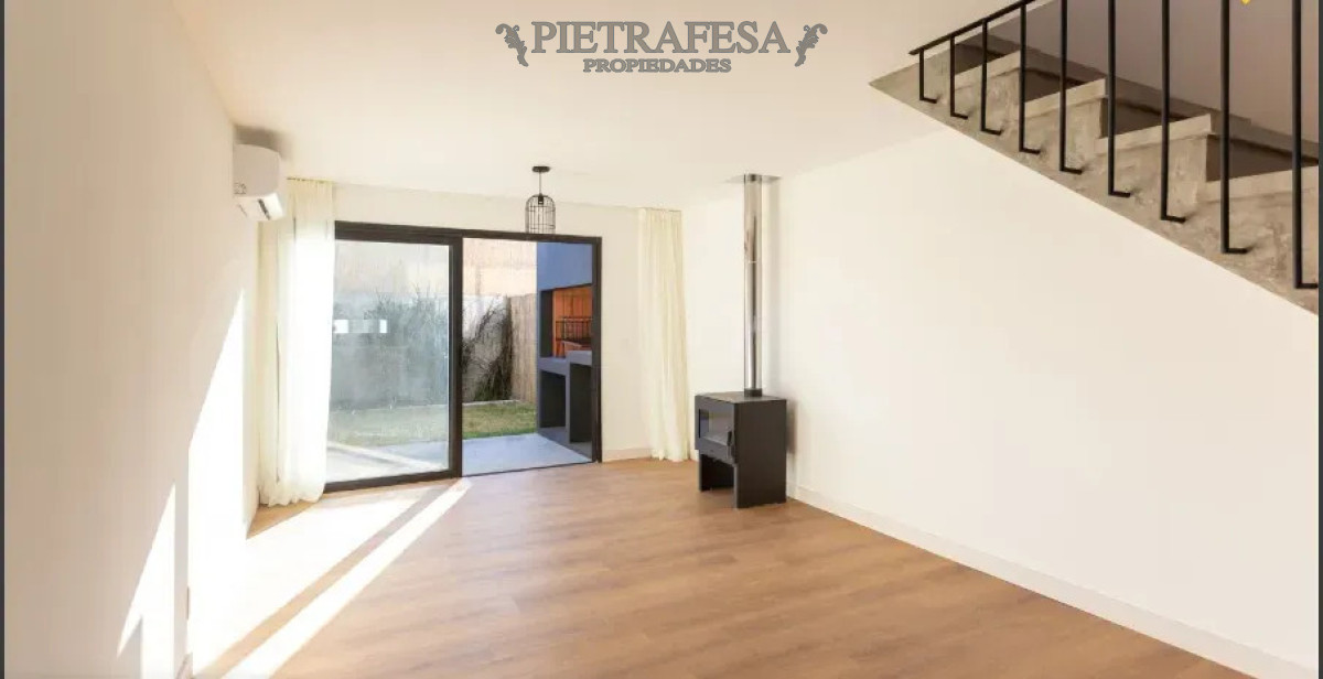Casa ID.16440 - Casa en venta con renta - 2 dormitorios - 1 baño - Cochera