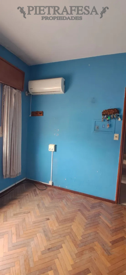 Casa ID.14956 - Casa en alquiler, 3 dormitorios, 1 baño, balcón, patio con parrillero. Tres Cruces.