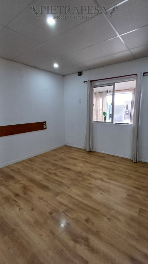 Casa ID.13885 - Casa amplia en venta 2 dormitorios, 1 baño, cochera-Maroñas
