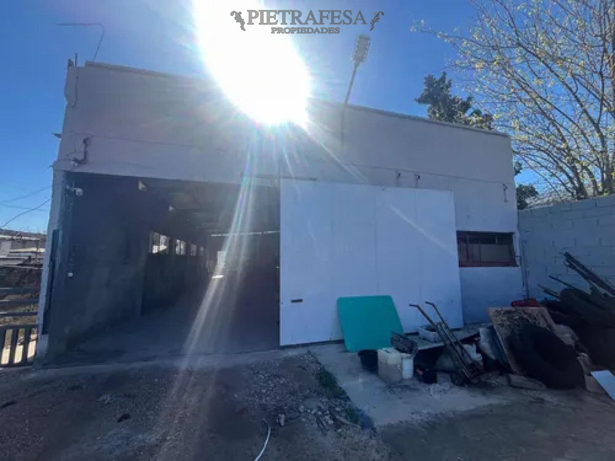 Casa ID.14434 - Casa + galpón en alquiler, 3 dormitorios, 2 baños, patio. Aires Puros.