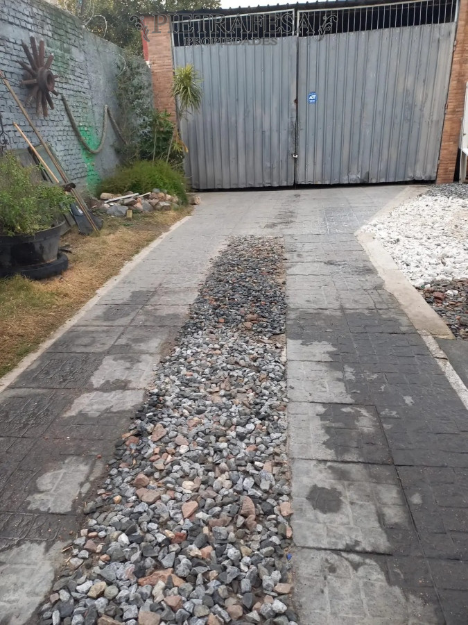 Casa ID.7331 - Casa en venta 4 dormitorios, 2 baños, fondo con barbacoa y galpón-Benito Riquet-La Teja