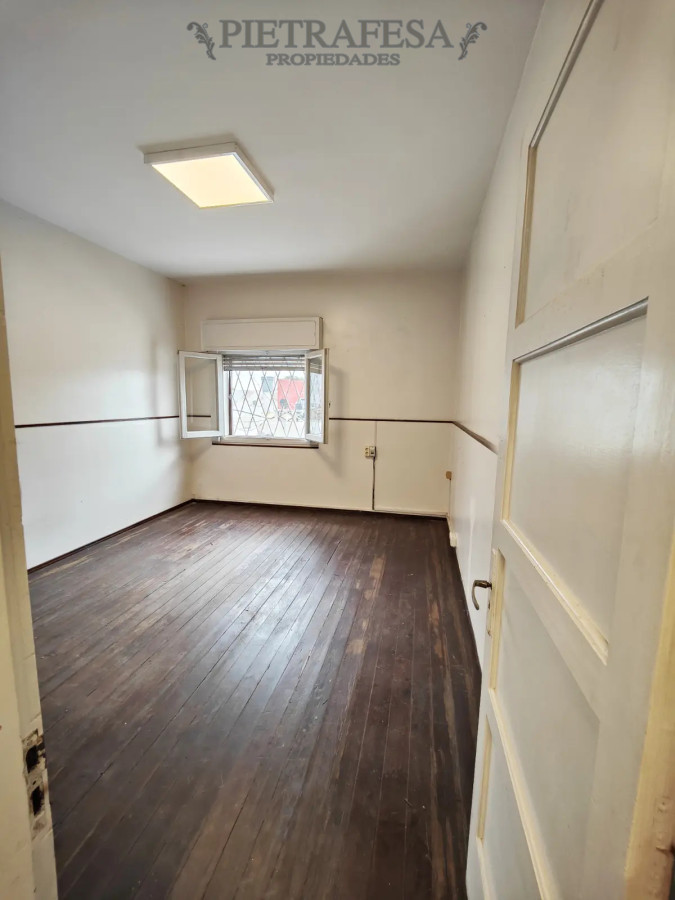 Casa ID.13588 - Casas en alquiler, 5dormitorios, 3 baños, patio, azotea. Paso Molino.