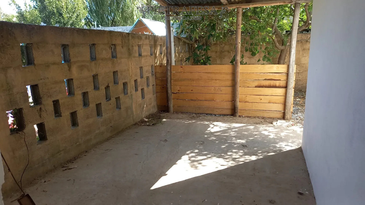 Casa ID.16317 - Casa en alquiler, 2 dormitorios, 1 baño, patio. El Pinar.