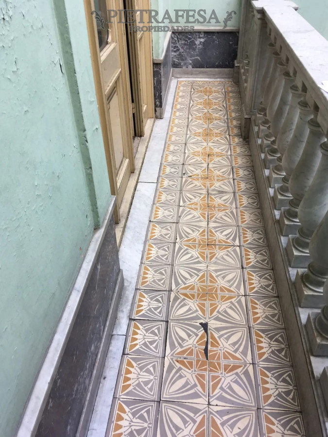 Casa ID.4989 - Casa en venta mas local, 5 dormitorios, 2 baños- AV. Uruguay - Centro