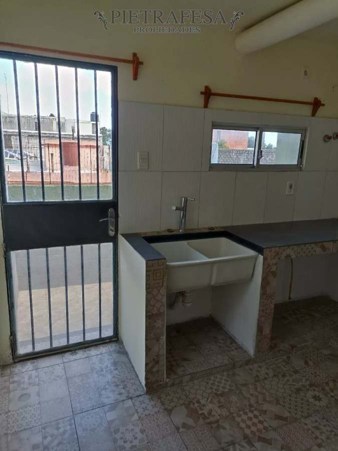 Casa ID.12164 - Casa en venta 4 dormitorios, 2 baños, azotea, unión