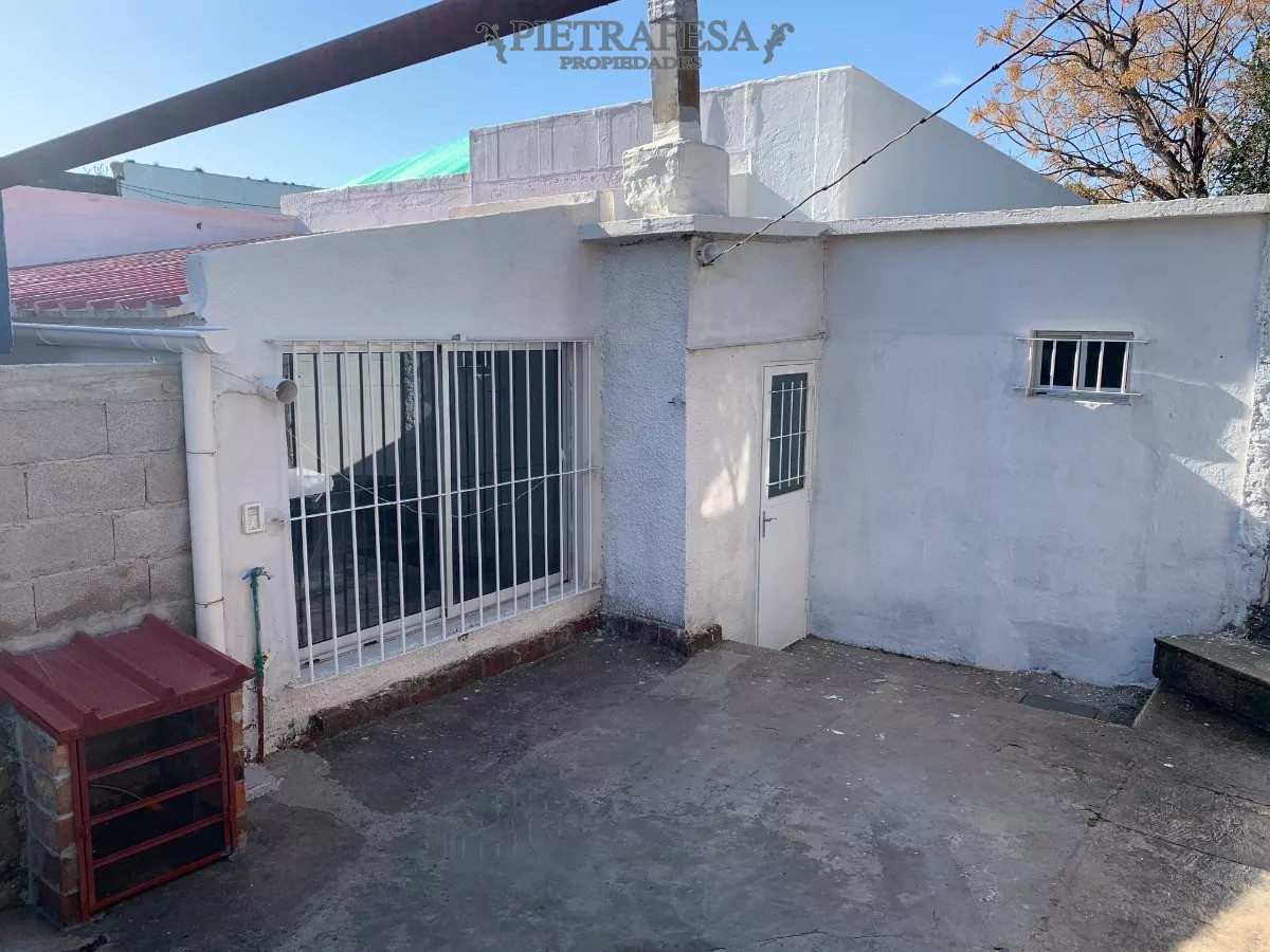 Casa ID.13186 - Casa y apto en venta, 4 dormitorios, cochera-Cerro 
