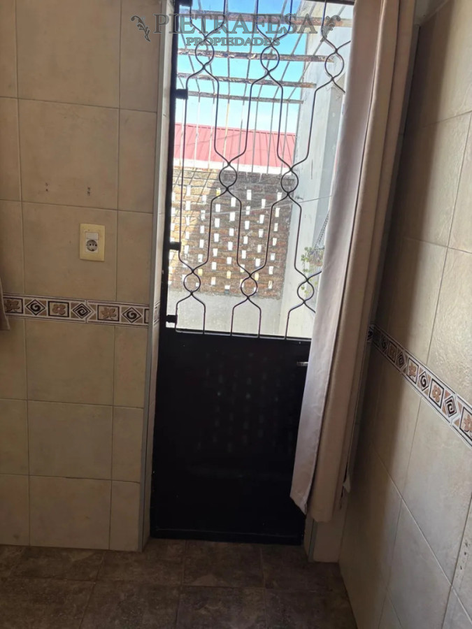 Casa ID.14872 - Casa en alquiler, 2 dormitorios, 1 baño, terraza. Brazo Oriental.