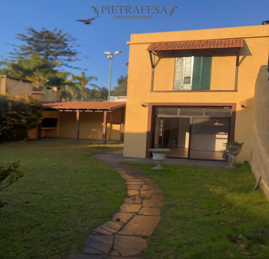 Casa ID.10346 - Casa en venta 5 dormitorios, 8 baños, barbacoa, cochera-Carrasco