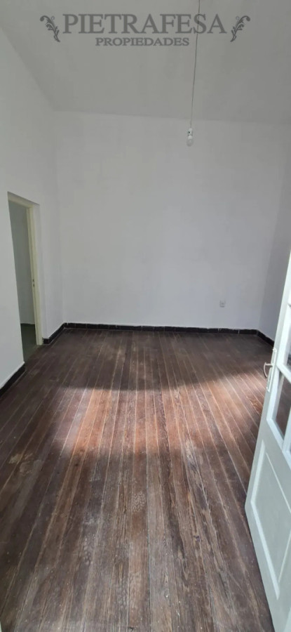 Casa ID.15625 - Casa en alquiler, 5 dormitorios, 2 baños, patio con parrillero, garaje. Cerrito.