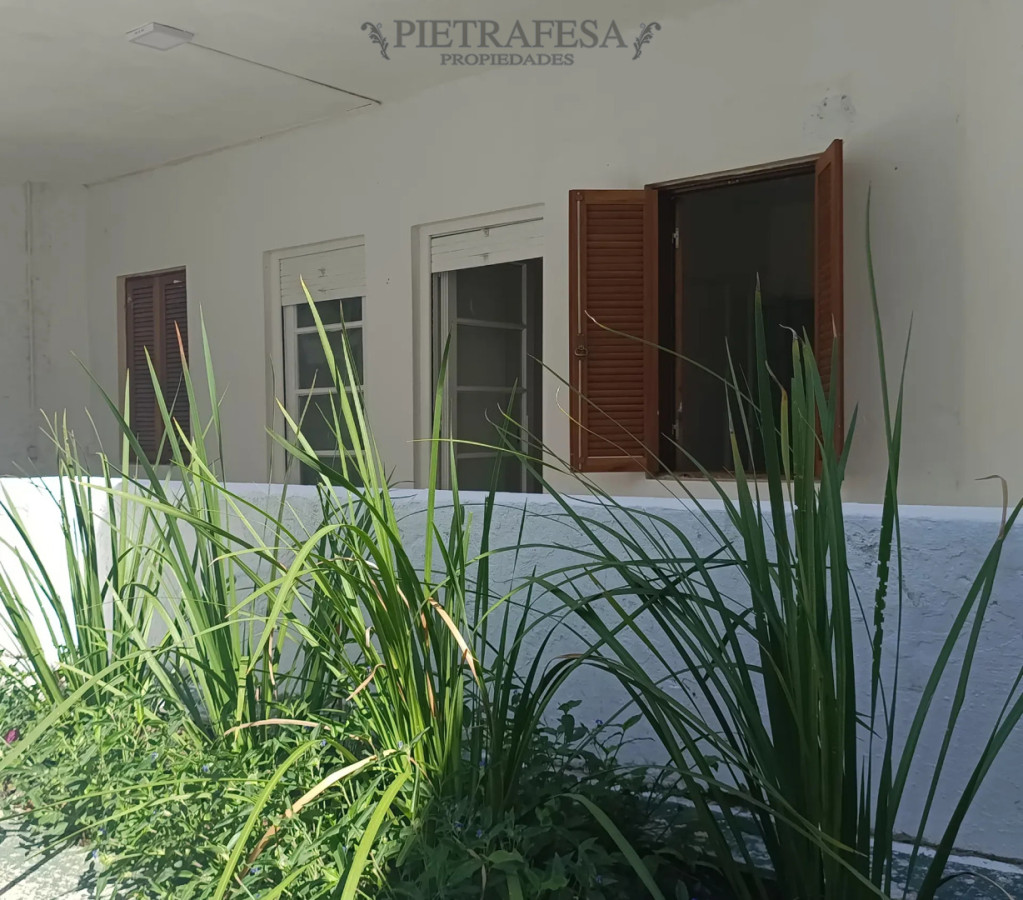 Casa ID.15521 - Casa en alquiler, 3 dormitorios, 2 baños, patio con parrillero. Parque Rodó.