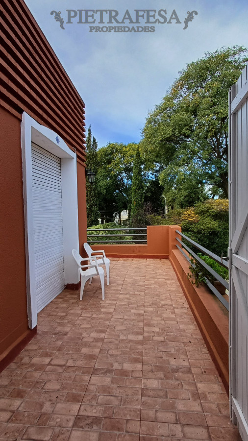 Casa ID.7322 - Casa en venta 5 dormitorios, 4 baños, fondo con piscina y garaje-Basilea-Carrasco