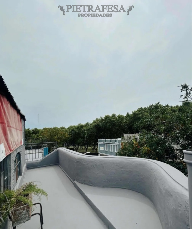 Casa ID.13931 - Venta con Renta de Casa PH - 3 dormitorios - 1 baño - Balcón - Terraza - La Comercial