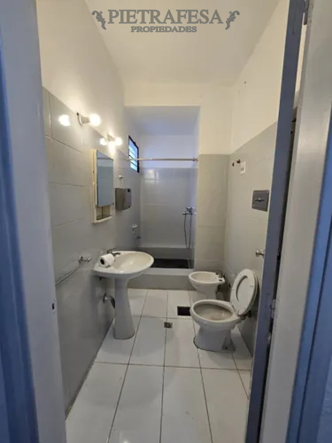 Casa ID.13715 - Casa en alquiler, 3dormitorios, 1baño, patio, cochera. Carrasco Norte.