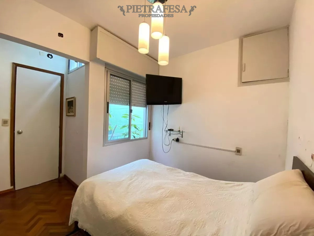 Casa ID.7961 - 2 casas en venta con renta, 4 dormitorios, 3 baños, garaje y fondo- Avenida Cataluña- Parque Batlle