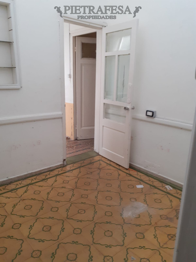 Casa ID.1450 - Casa en venta con renta 3 dormitorios 1 baño cochera Corumbé Perez Castellanos 
