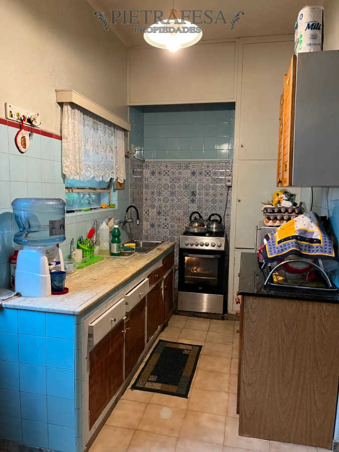 Casa ID.7555 - Casa mas apto en venta 4 dormitorios, 3 baños, fondo y garaje-Víctor Raúl Haya de la Torre-Malvin 