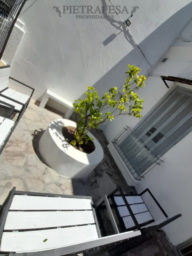 Casa ID.15038 - Casa remodelada en venta, 15 habitaciones, 16 baños, patio, cocheras. Reducto.