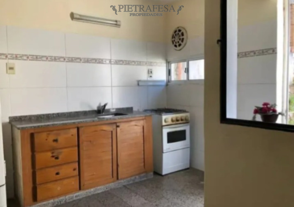 Casa ID.15197 - Casa en venta, 3 dormitorios, 2 baños, patio, cochera. La Teja.