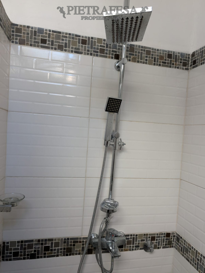 Casa ID.15156 - Gran casa en alquiler, 4 dormitorios, 2 baños, patio con parrillero, cochera. La Blanqueada.