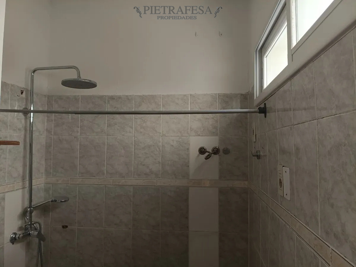 Casa ID.15521 - Casa en alquiler, 3 dormitorios, 2 baños, patio con parrillero. Parque Rodó.