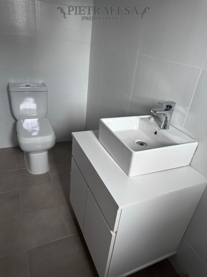 Casa ID.15347 - Casa en alquiler, 1 dormitorio, 1 baño, patio con parrillero, cochera. El Pinar.