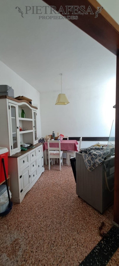 Casa ID.8855 - Casa en venta con renta, 2 dormitorios, 1 baño y patio-Buceo