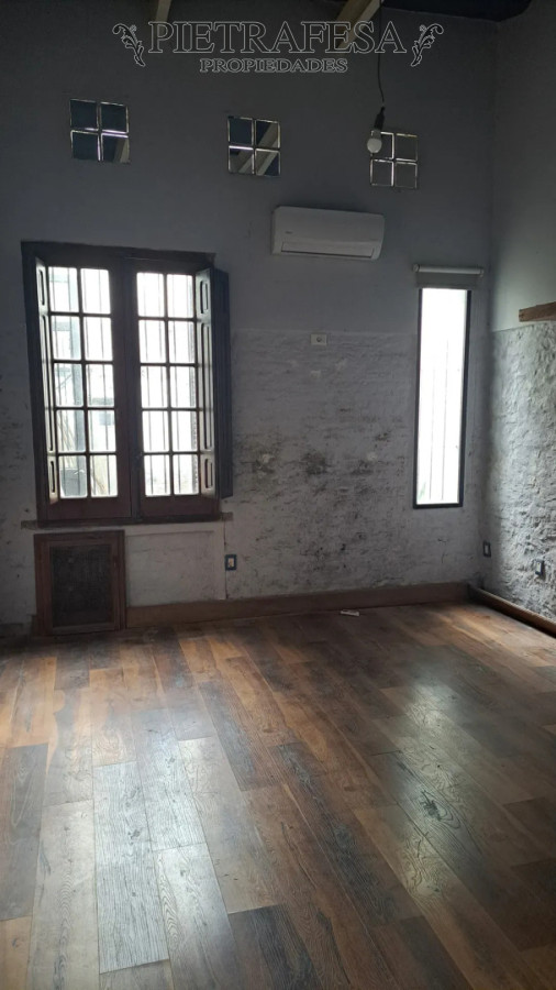 Casa ID.16083 - Casa en alquiler, 4 dormitorios, 2 baños, patio con parrillero, garaje. Parque Rodó.