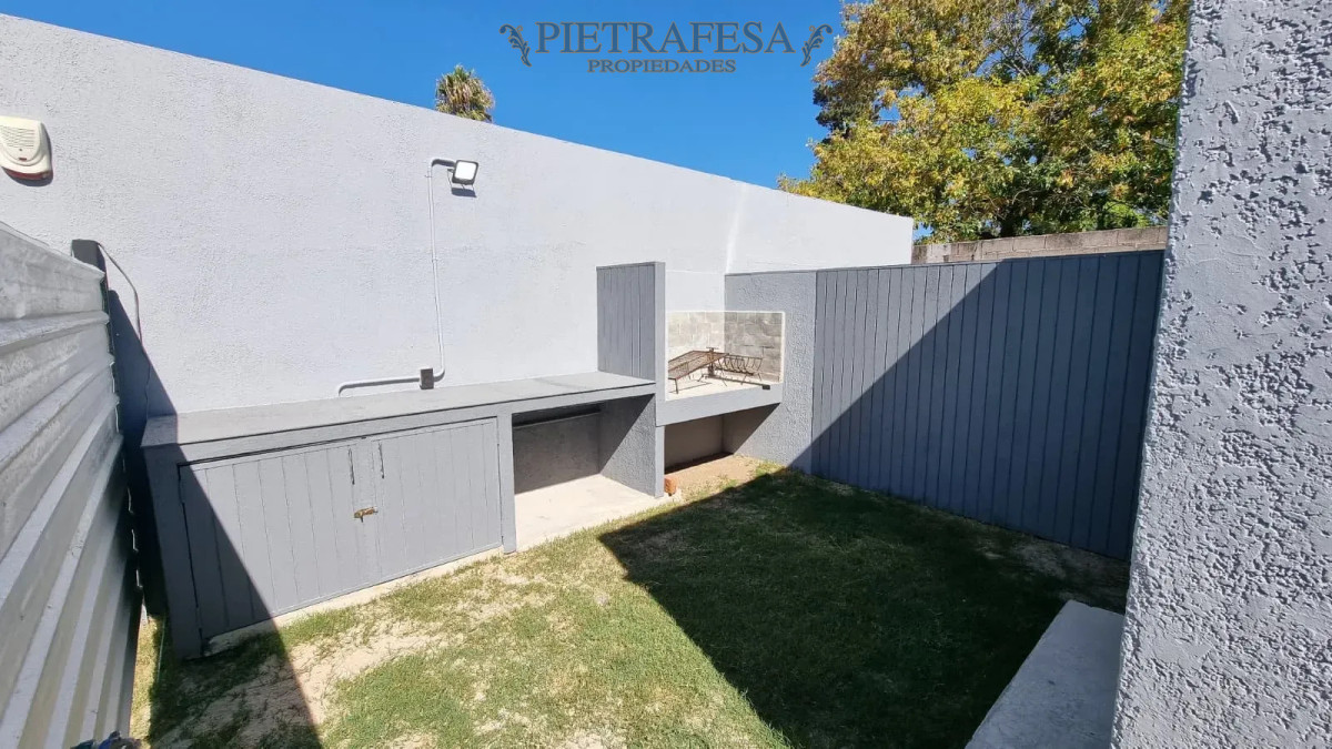 Casa ID.15357 - Casa en alquiler, 1 dormitorio, 1 baño, patio, cochera. Solymar.