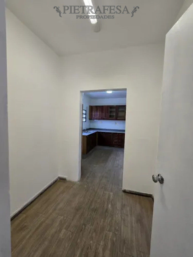 Casa ID.13715 - Casa en alquiler, 3dormitorios, 1baño, patio, cochera. Carrasco Norte.