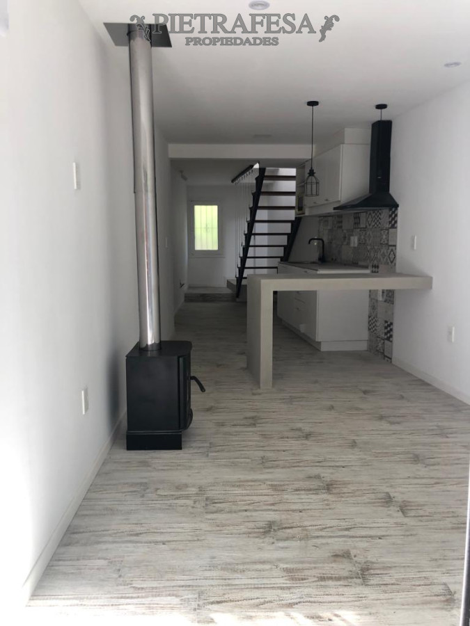 Casa ID.8297 - Casa en alquiler, 1 dormitorio, 1 baño, doble patio, Príamo, Punta Gorda.