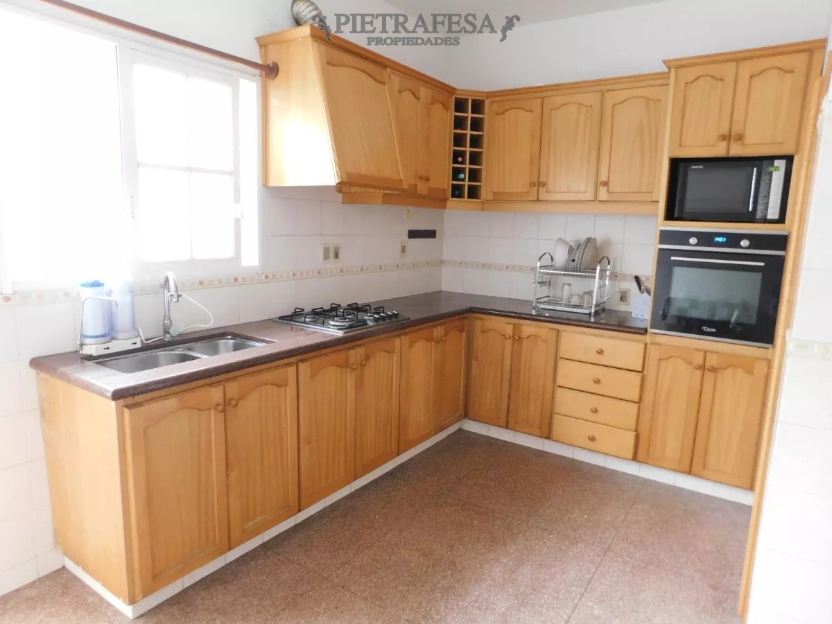 Casa ID.10913 - Casa en venta con renta, 2 dormitorios, 1 baño, gje-Buceo