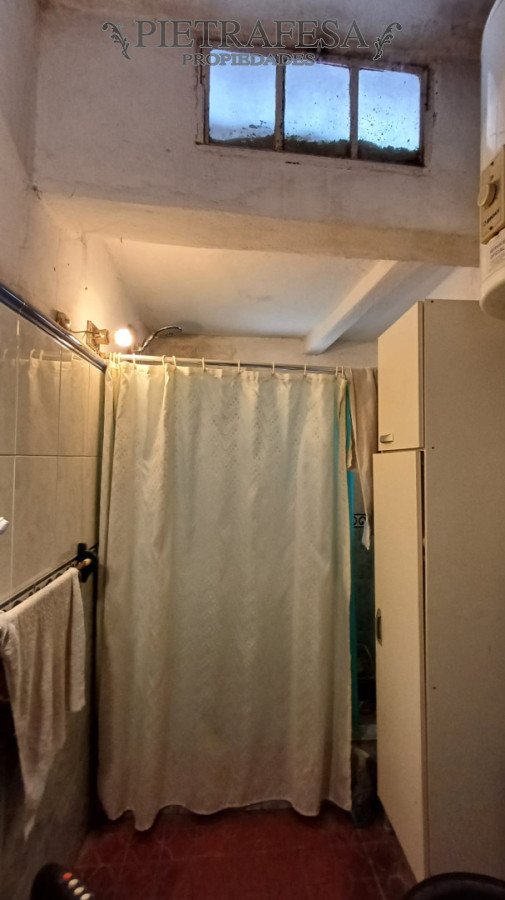 Casa ID.14999 - 2 Casas en venta, 4 dormitorios, 1 baño, patio, Malvin Norte.