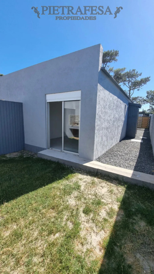 Casa ID.15357 - Casa en alquiler, 1 dormitorio, 1 baño, patio, cochera. Solymar.