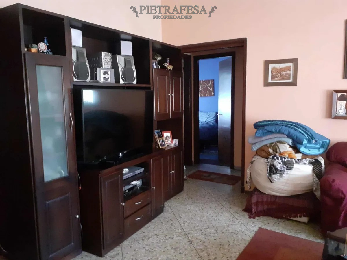 Casa ID.2463 - Casa en venta de 4 dormitorios 2 baños, patio con parrillero y cochera-Luis.A.de Herrera-Brazo Oriental