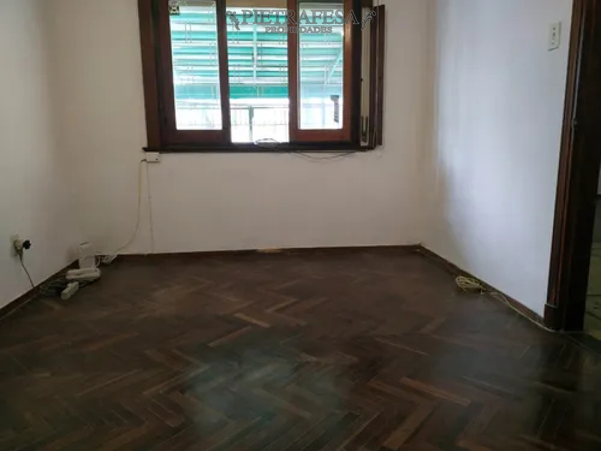 Casa ID.13616 - Casa en alquiler, 2dormitorios, 1baño, patio, garaje. Buceo.