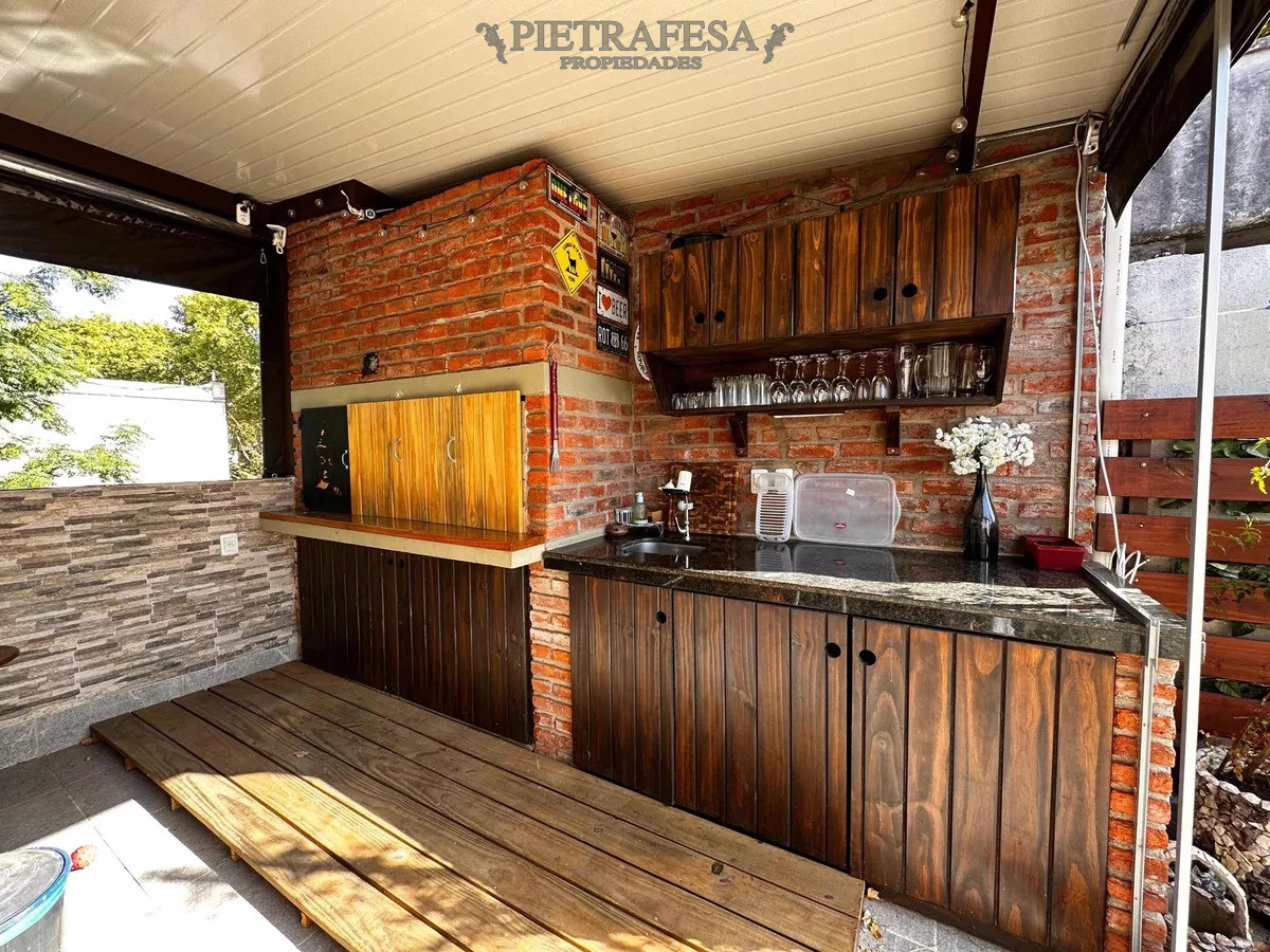 Casa ID.9504 - Casa en venta 2 dormitorios, 3 baños, azotea,gje-Reducto