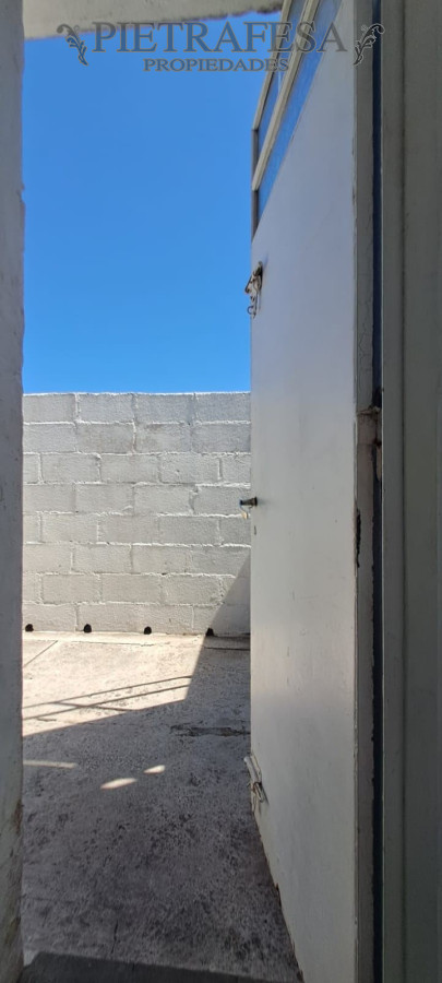 Casa ID.8855 - Casa en venta con renta, 2 dormitorios, 1 baño y patio-Buceo