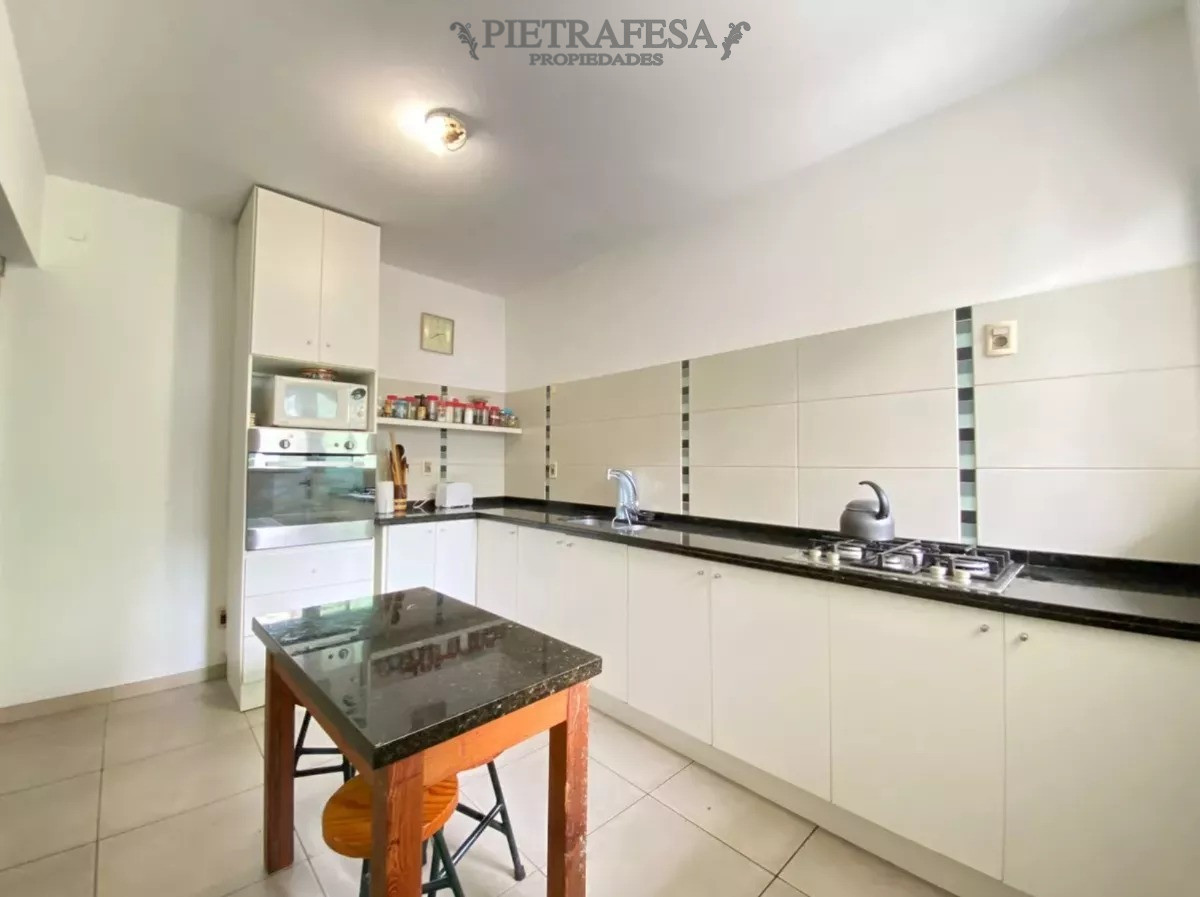 Casa ID.7961 - 2 casas en venta con renta, 4 dormitorios, 3 baños, garaje y fondo- Avenida Cataluña- Parque Batlle