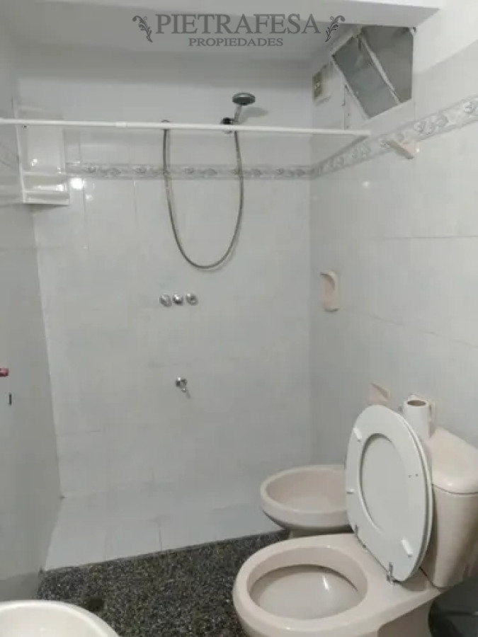 Casa ID.14382 - Casa en alquiler, 2 dormitorios, 1 baños, cochera. Punta Carretas.