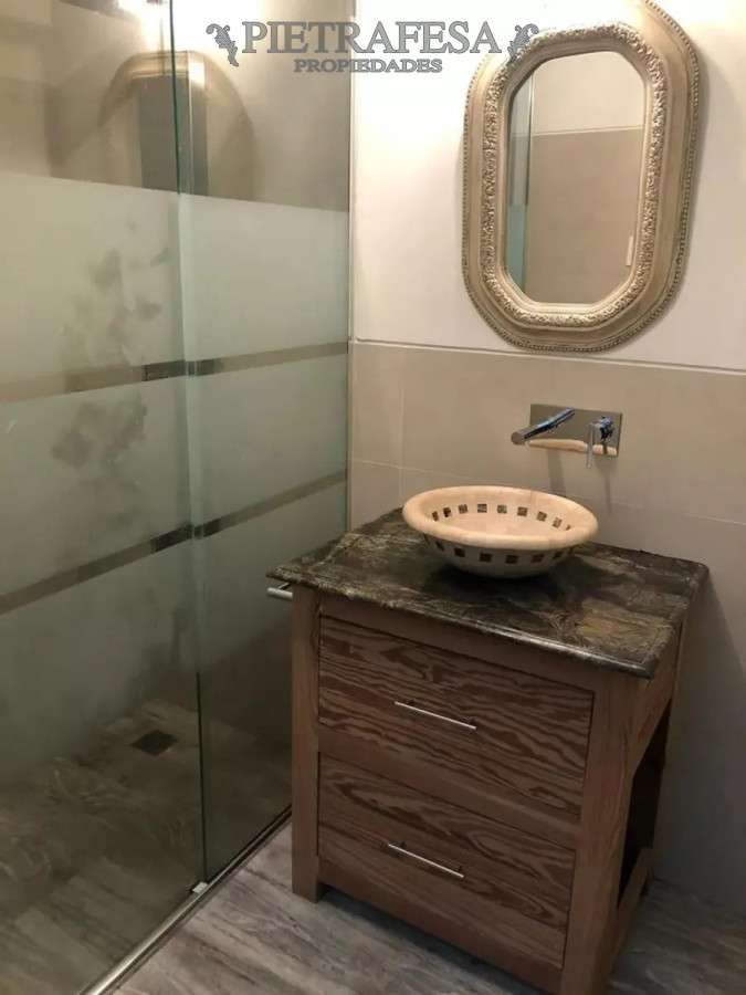 Casa ID.12428 - Casa con renta 2 dormitorios, gje, azotea-Tres Cruces 