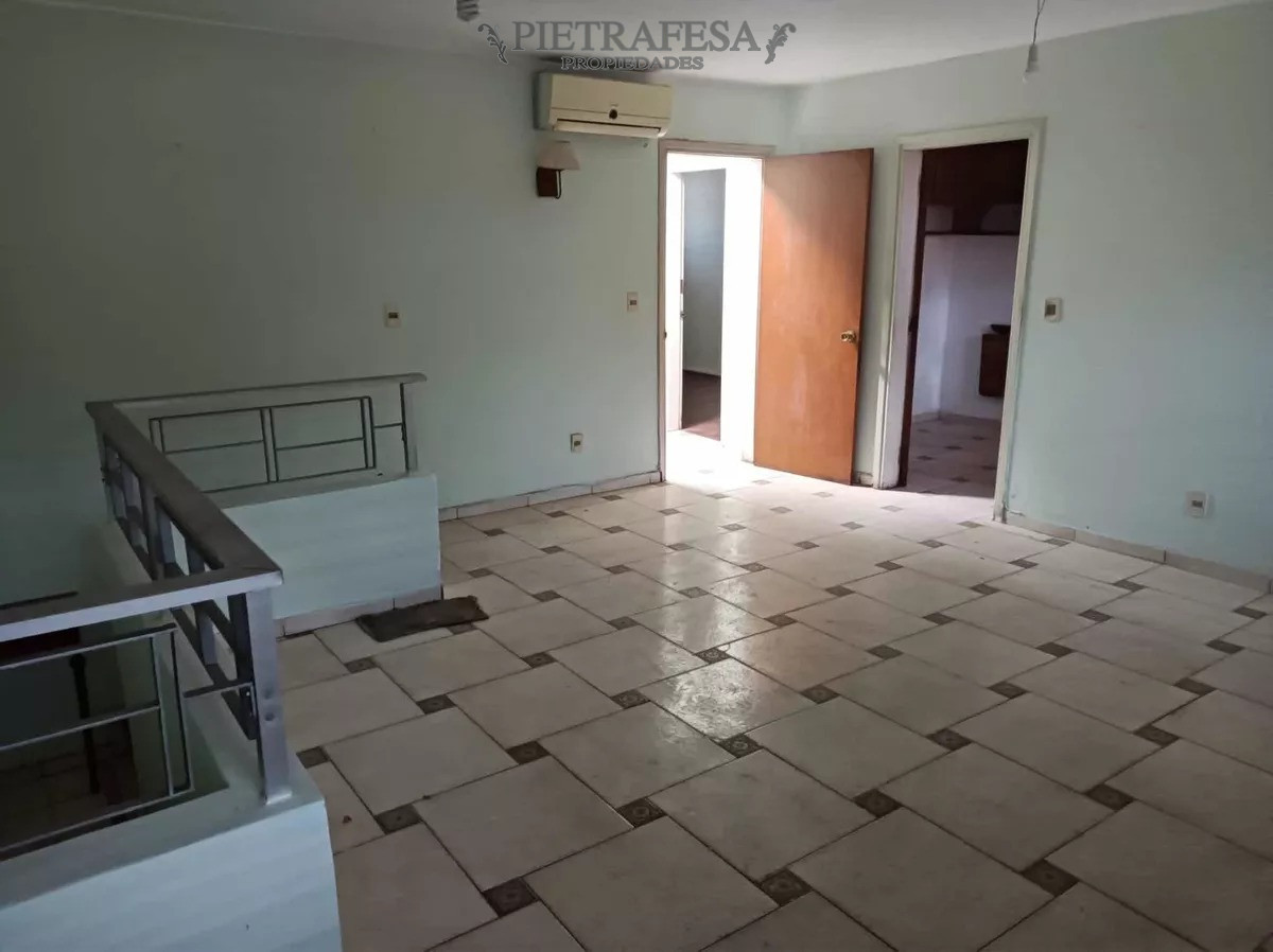 Casa ID.6091 - 4 casas en venta, 5 dormitorios, 4 baños, fondo y cochera-Av. San Martín -Brazo Oriental