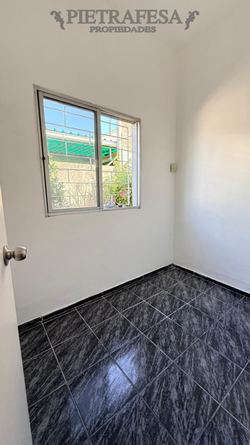 Casa ID.15025 - Casa en alquiler, 1 dormitorio, 1 baño, patio con parrillero. Union.