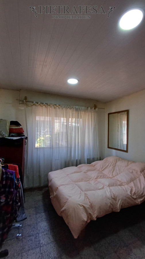 Casa ID.14999 - 2 Casas en venta, 4 dormitorios, 1 baño, patio, Malvin Norte.