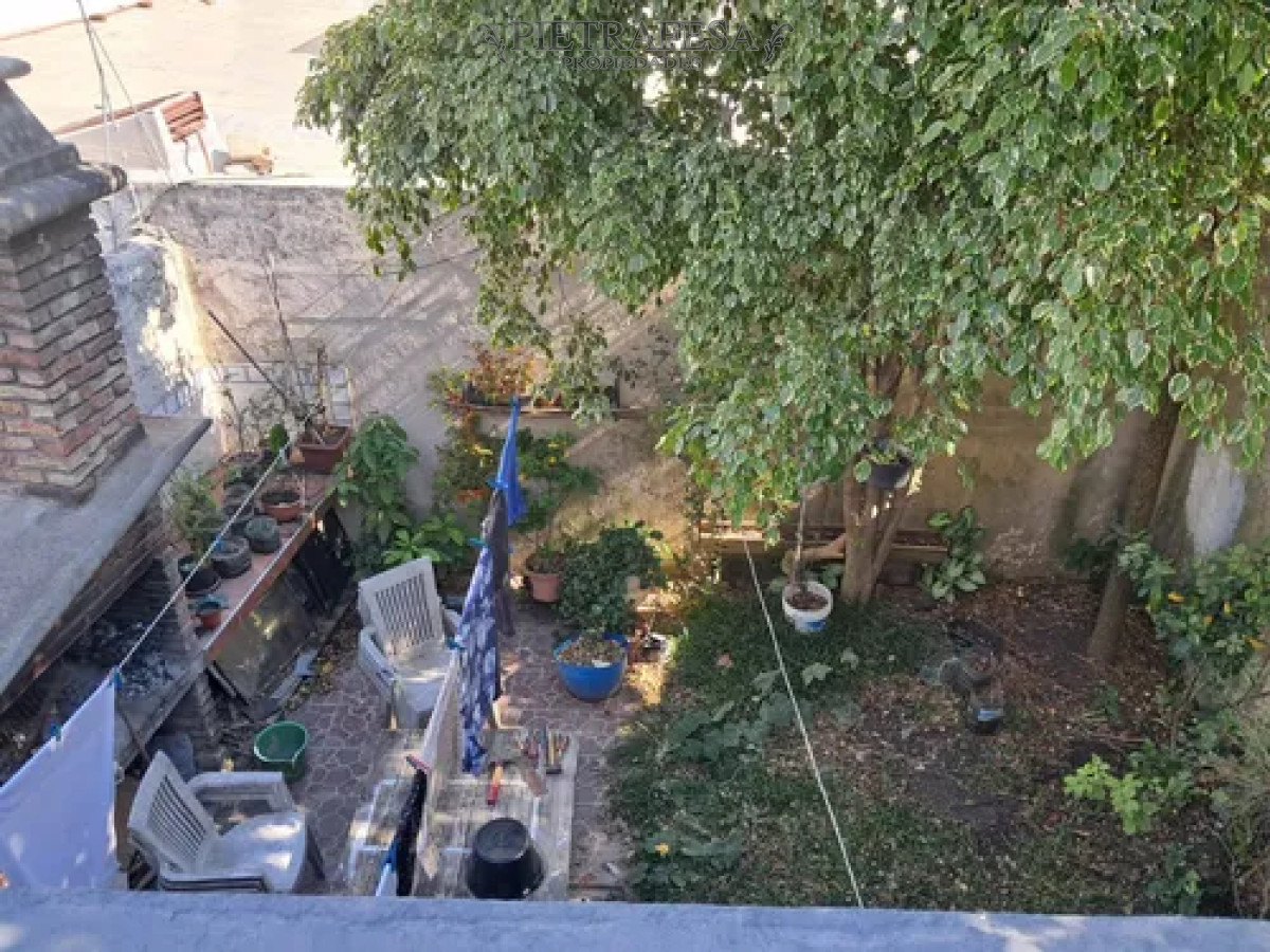 Casa ID.14198 - Casa , 4 dormitorios, 3 baños, patio, garaje, azotea. La Blanqueada.