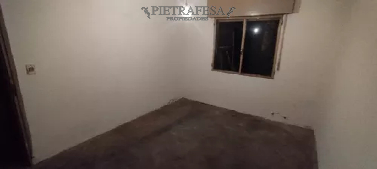 Casa ID.12678 - Casa en alquiler, 3dormitorios, 1baño, patio. Tres Cruces.