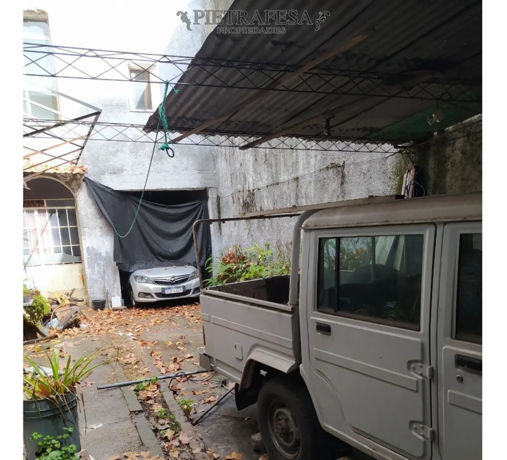 Casa ID.5527 - Casa en venta 5 dormitorios, 3 baños, fondo y cochera- Larravide- Unión 