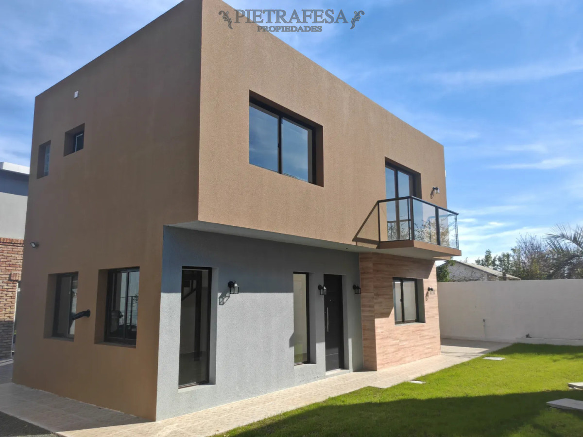 Casa ID.16374 - Casa en venta a estrenar - 3 dormitorios - 2 baños - Patio - Cochera 